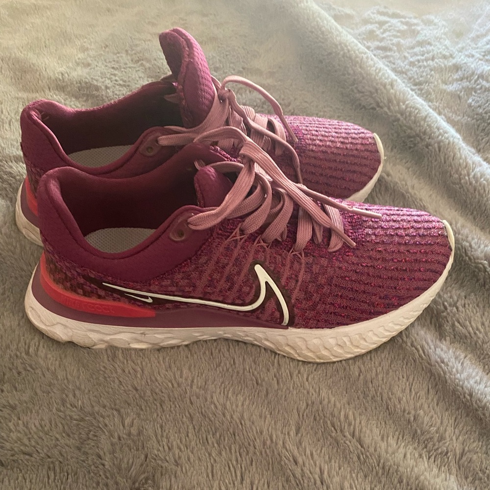 Nike Womens React Infinity Run Flyknit 3